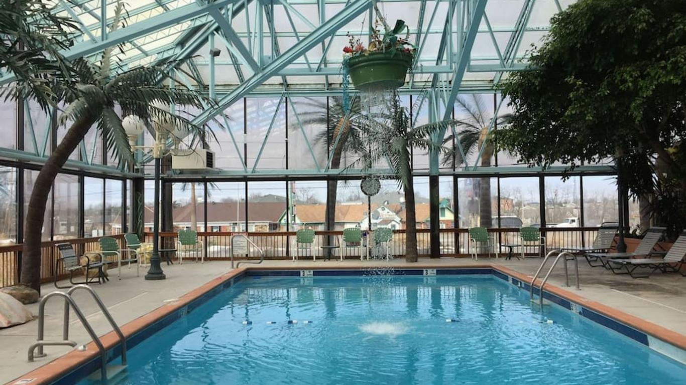 Wildwood Inn Tropical Dome & Theme Suites