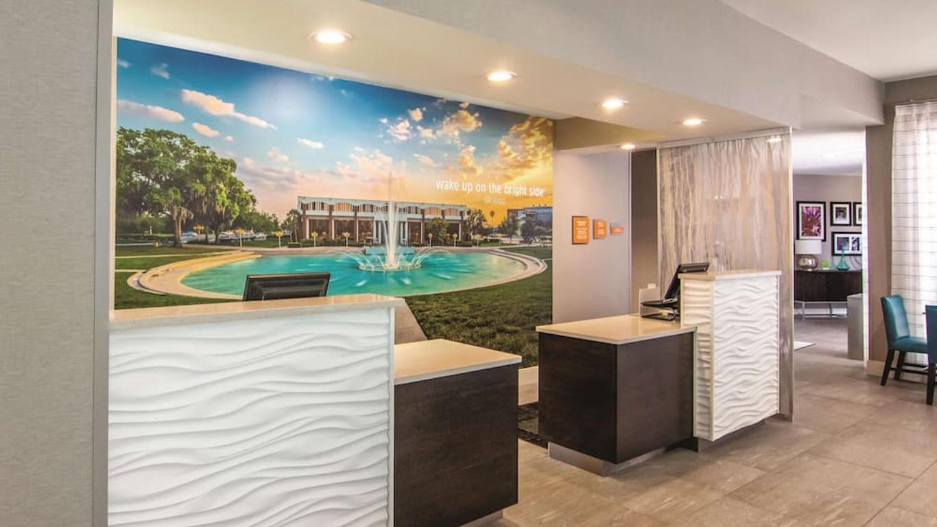 La Quinta Inn & Suites By Wyndham Orlando Ucf