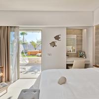 White Pearls Luxury Suites - Adults Only