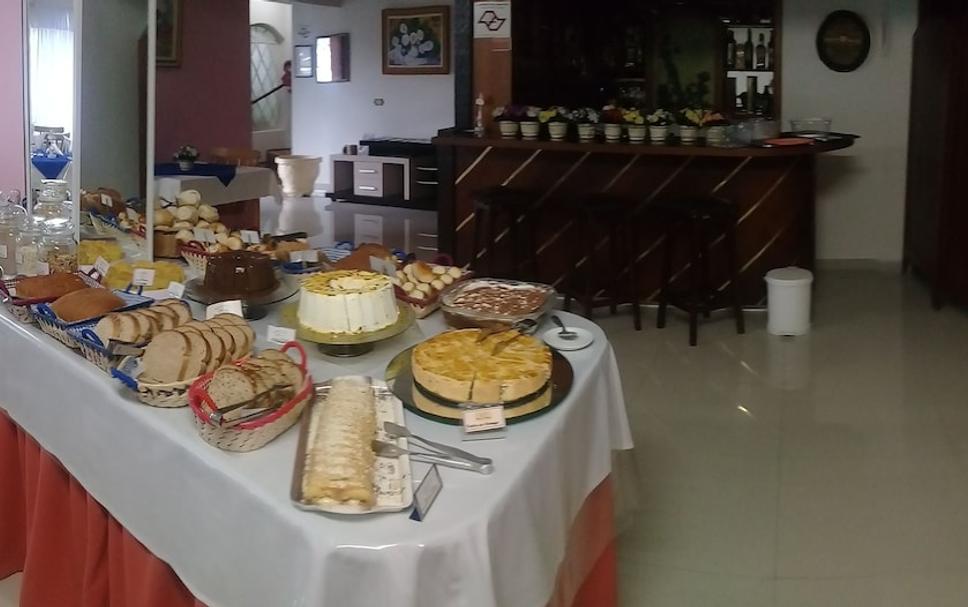 Buffet Photo