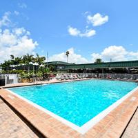 Room 127 - Waterfront, Heated Pool, Huge Tv, Tiki Bar & Grill